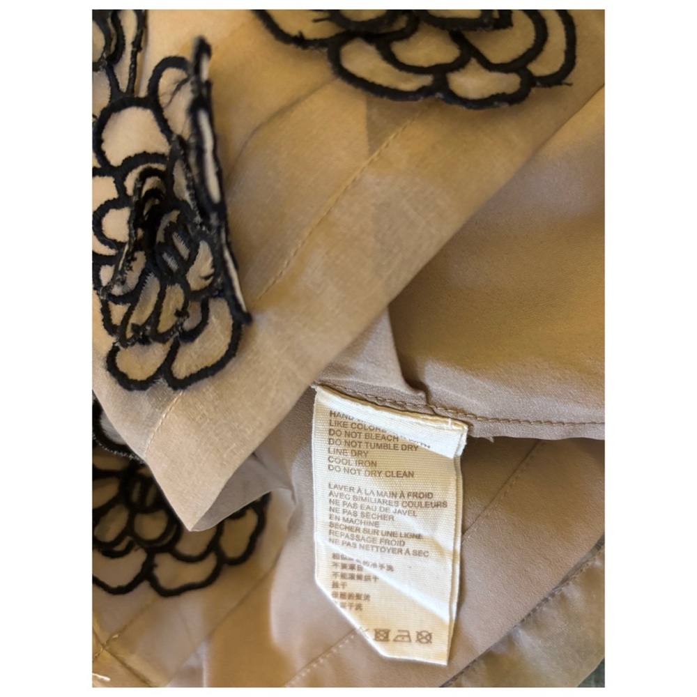 NWT Anthropologie Let Me Be Cropped Button Back Floral Appliqué Top  Size Medium - Picture 11 of 13